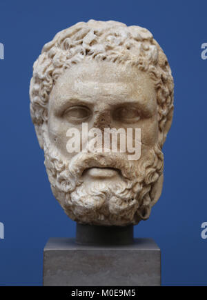 Cabeza de Heracles, héroe de dios. Busto de mármol. 1st. ANUNCIO del siglo. Copia de bronce griego original. Tusculum, Italia. Foto de stock