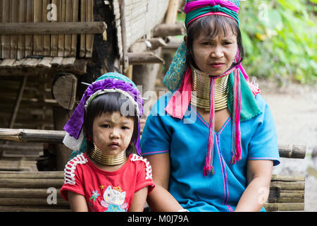 Asia,Tailandia,Chiang Mai,Ban Huay Pa Rai Hill Tribe,mujer de cuello largo