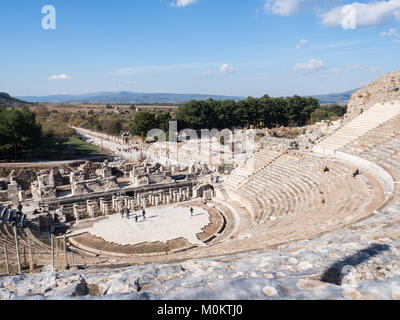 Teatro de Éfeso, antigua ciudad en noviembre en día soleado, Turquía. Foto de stock