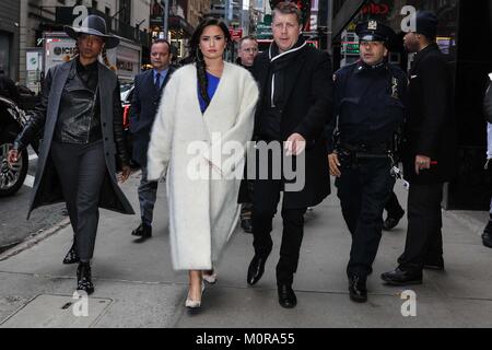 Nueva York, Estados Unidos. 24 ene, 2018. Cantante americana Demi Lovato es visto en Manhattan, en Nueva York, el miércoles 24 de enero. (Foto: Vanessa CARVALHO/BRASIL FOTO PULSE) Credit: Brasil Foto Press/Alamy Live News