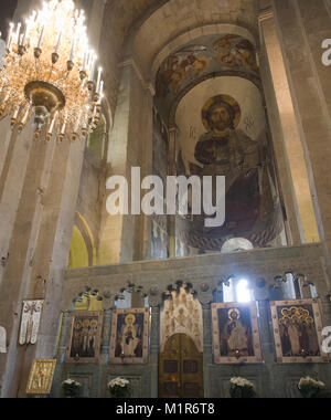 La Catedral de Svetitskhoveli o catedral de El Pilar vivo en Mtskheta, Georgia, un sitio del Patrimonio Mundial de la Unesco, fresco Cristo con ángeles Foto de stock