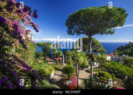 Villa Rufolo y jardines en la costa de Amalfi, Ravello, Italia Foto de stock