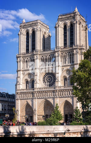 Fachada de la catedral de Notre Dame de París, Francia Foto de stock