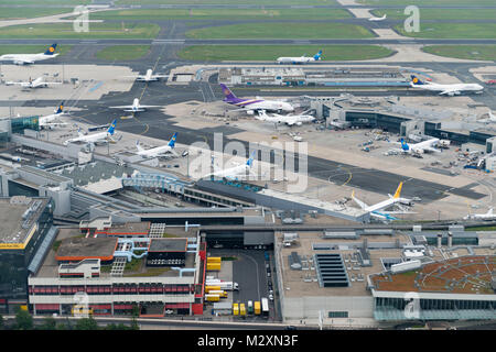 Alemania, Hessia, Frankfurt, descenso en el aeropuerto. Foto de stock
