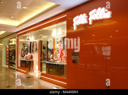 Folli Follie tienda en la calle Ermou en el centro de Atenas