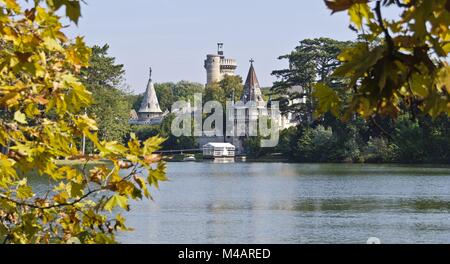 En el estanque del parque del palacio de Laxenburg Foto de stock