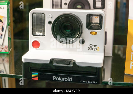Una cámara original Polaroid SX-70 Land Camera, una cámara instantánea  réflex de lente única plegable que fue producida por primera vez por  Polaroid Corporation en 1972 Fotografía de stock - Alamy