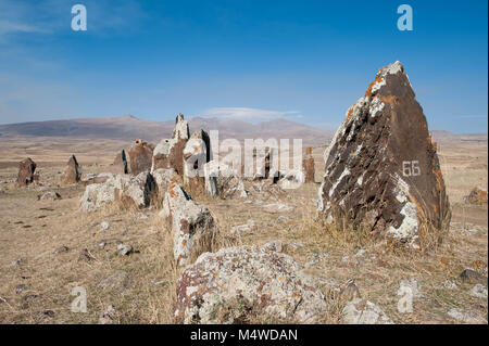 Zorats Karer o Carahunge es un yacimiento arqueológico prehistórico de Stonehenge armenio, cerca de la ciudad de Sisian en la provincia de Syunik Armenia. Foto de stock