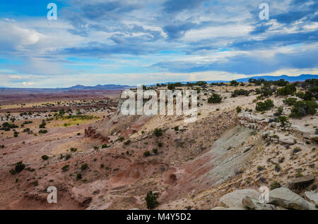 Colorido desierto alto a comienzos del Valle Castillo. Retirada por la autopista Hwy. 70 en Utah. Foto de stock