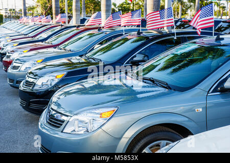 Miami Florida,GM,General Motors,Saturn,Aura,nuevo,coche,concesionario,lote de concesionario,coche,coches,automóvil,automóviles,automóviles,automóviles,automóviles,automóviles,vehículos,banderas,FL08020203