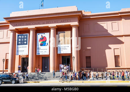 Buenos Aires Argentina,Recoleta,Museo Nacional de Bellas Artes Artés,exterior,entrada,línea,cola,Joan Miro,Lucio Fonta Foto de stock