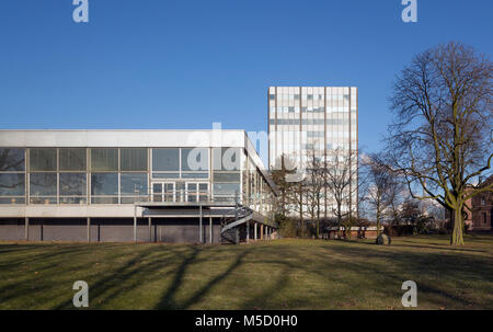 Krefeld-Hohenbudberg, Ingenieur-Verwaltung Bayer-Werke, 1969, vorne Casino, Angestelltenspeisehaus 1961 von Hentrich, erbaut Petschnigg und Partner