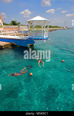 Uno en agua cristalina en el hotel Cozumel, detrás de la luna de miel lodge  en el embarcadero, Cozumel, México, el Caribe Fotografía de stock - Alamy