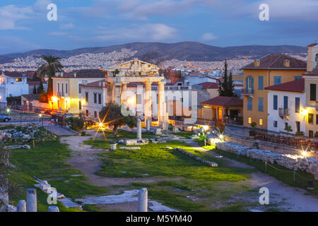 Noche Ágora Romana en Atenas, Grecia Foto de stock