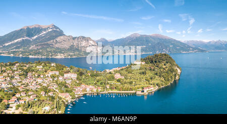 Vista aérea panorámica de la aldea de Pescallo y el Lago de Como, Bellagio, provincia de Como, en Lombardía, Italia Foto de stock