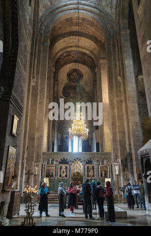 Nave central de la Catedral de Svetitskhoveli del siglo XI, Sitio del Patrimonio Mundial de la UNESCO, Mtskheta, Georgia, Asia Central, Asia Foto de stock