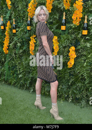 MIAMI, FL - MARZO 10: Caroline Vreeland es visto en el Veuve Clicquot ...