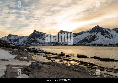 Paisaje invernal de Senja en Noruega Foto de stock