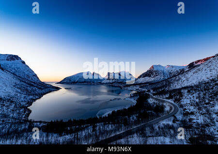 Paisaje invernal de Senja en Noruega Foto de stock