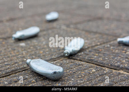 El óxido nitroso, gas de risa, es un compuesto químico con la fórmula N2O.  Es un óxido de nitrógeno Fotografía de stock - Alamy