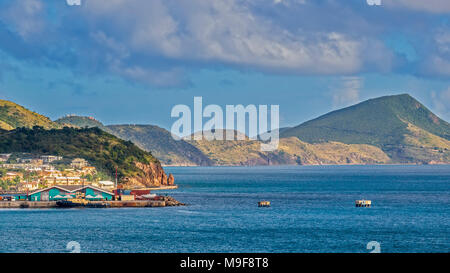 Colinas cerca del puerto, Basseterre, Saint Kitts, West Indies Foto de stock