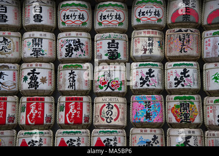 Asia, Japón Nihon, Nippon, Tokio, Shibuya, Japón Nihon, Nippon, Tokio, Shibuya, sake barriles en el camino hacia el Santuario Meiji