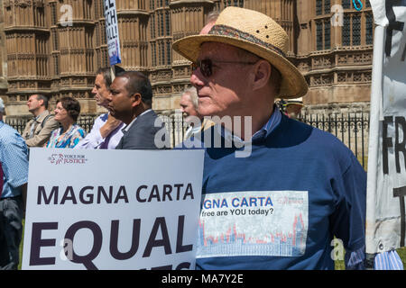 Carta Magna día protesta por una derecha organización cristiana la voz de la justicia reclamando libertad para expresar sus opiniones religiosas. Foto de stock