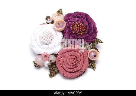 Broches hechos a mano que consiste de color blanco, rosa y lila flores de paño stock - Alamy