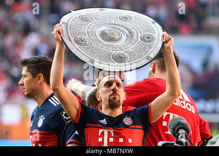 Augsburg, Alemania. 7 abr, 2018. Bundesliga el partido entre el FC Augsburgo versus Bayern Munich donde el Bayern ganó el título de liga 2017-18; Franck Ribery (Bayern Munich) Credit: Además de los deportes de acción/Alamy Live News