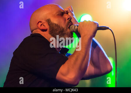 Andre Ellenberger cantante de la banda suiza de metal Piranha Schüür viven en Lucerna, Suiza