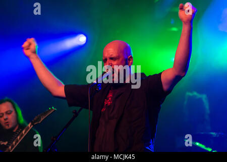 Andre Ellenberger cantante de la banda suiza de metal Piranha Schüür viven en Lucerna, Suiza