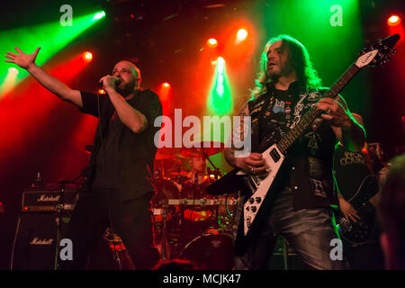 Andre Ellenberger cantante y guitarrista de la banda suiza de metal Piranha Schüür viven en Lucerna, Suiza