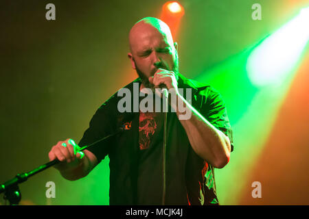 Andre Ellenberger cantante de la banda suiza de metal Piranha Schüür viven en Lucerna, Suiza