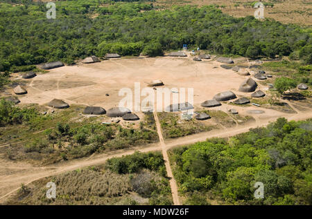 Vista aérea de la aldea Kalapalo Aiha - - Parque Indígena do Xingu - MT Foto de stock