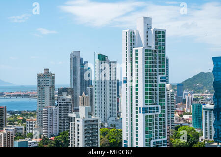 El perfil de la ciudad, los edificios rascacielos, moderna ciudad de Panamá