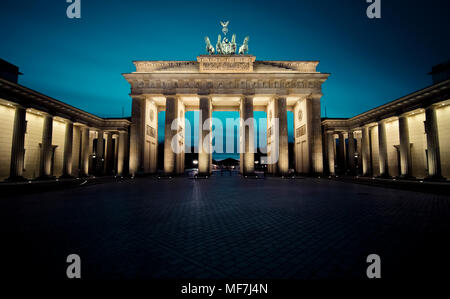 Alemania, Berlín, La Puerta de Brandenburgo de noche