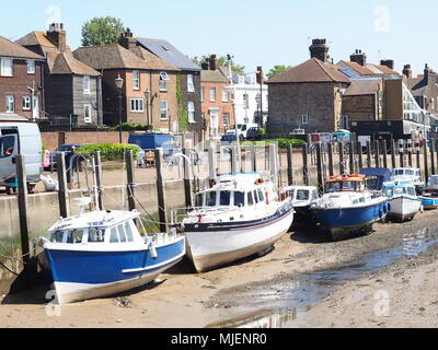 Queenborough, Kent, UK. 5 de mayo, 2018. El clima del Reino Unido: un soleado y cálido día de Queenborough, Kent. Crédito: James Bell/Alamy Live News Foto de stock