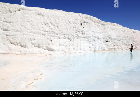 Pamukkale - depósitos de calcio a partir de aguas termales naturales, Turquía