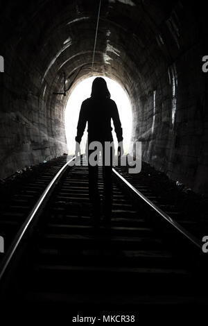 Salir de darknes - luz al final del túnel