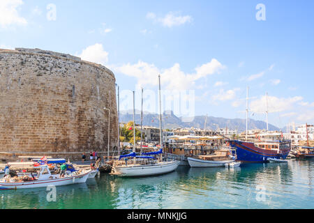Vista del puerto de Kyrenia, Norte de Chipre Foto de stock