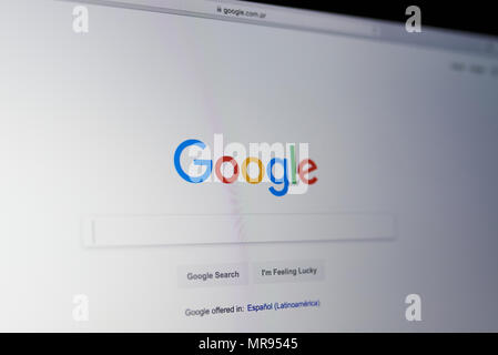 Nueva York, Estados Unidos - 25 de mayo de 2018: barra de búsquedas de Google en la pantalla de un ordenador portátil cerrar Foto de stock