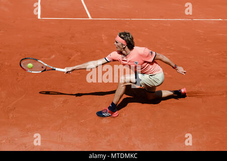París, Francia. 28 de mayo de 2018. Alexander Zverev de Alemania durante su segundo partido de dobles en el día 4 en los 2018 franceses abiertos en Roland Garros. Crédito: Frank Molter/Alamy Live News
