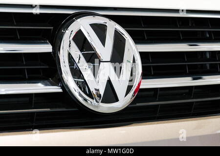Berlín, Alemania - 15 de mayo de 2018: Volkswagen Multivan TDI 4Motion car en el Grupo Volkswagen foro duro el 15 de mayo de 2018, en Berlín, Alemania. Foto de stock