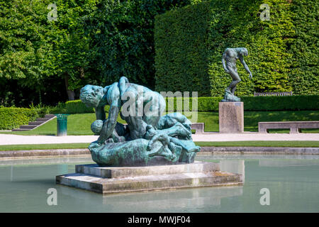Auguste Rodin el jardín de esculturas de los muelles en la pantalla en el jardín del Museo Rodin, París Francia Foto de stock