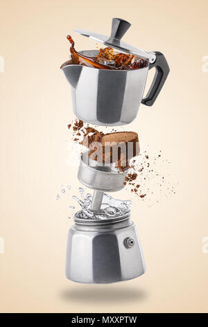 https://l450v.alamy.com/450ves/mxxptw/moka-pot-retro-cafetera-italiana-explosion-de-levitacion-y-salpicaduras-sfx-mxxptw.jpg