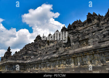 Borobudur, el templo budista más grande del mundo en Java, Indonesia