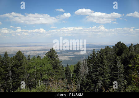 Vista de la zona Sedillo de Nuevo México desde la cima de las montañas Sandia mirando al oriente Foto de stock