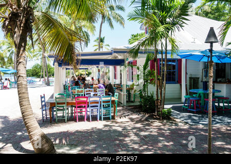 Florida, FL South, Upper Florida Keys, Islamorada, Pierre's Beach Cafe & Bar Morada Bay water, restaurante restaurantes comida comedor comer fuera cafés bis Foto de stock