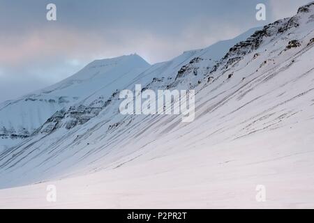 Noruega, Svalbard, Spitzbergen, valle de Adventdalen cerca de Longyearbyen Foto de stock