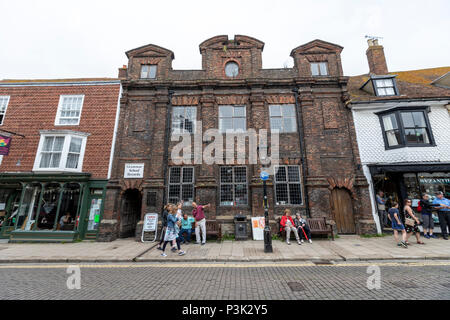 La antigua Escuela de gramática, en High St en Rye, East Sussex, Inglaterra, Reino Unido. Foto de stock
